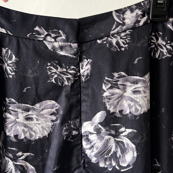 3/$15 PRABAL GURUNG for Target Dark Gray & White Flowered Skirt - Picture 4 of 7